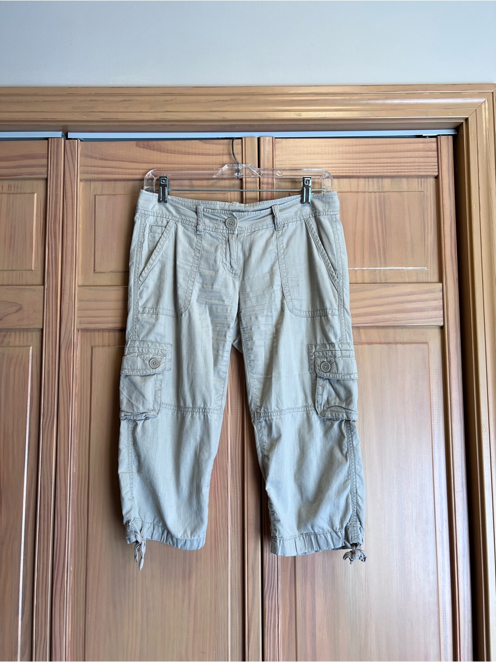 LOFT khaki capris 0P